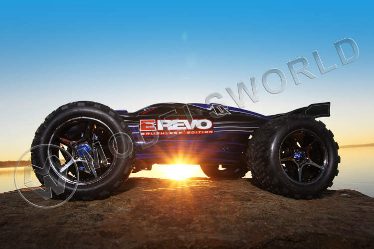Радиоуправляемая модель автомобиля TRAXXAS 1/10 EP 4WD E-Revo Brushless W/P TQi RTR (with Bluetooth module and telemetry) - фото 1